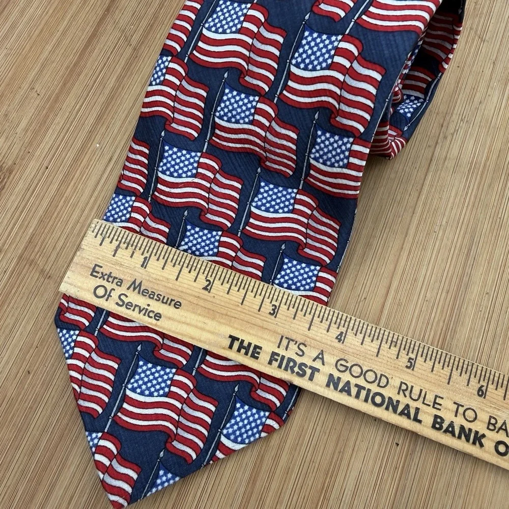 American Traditions Men's Neck Tie USA FLAGS Silk EUC Red White Blue 57